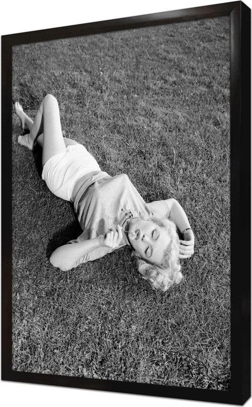 Marilyn Monroe Yerde Uzanırken Çerçeveli Mdf Tablo