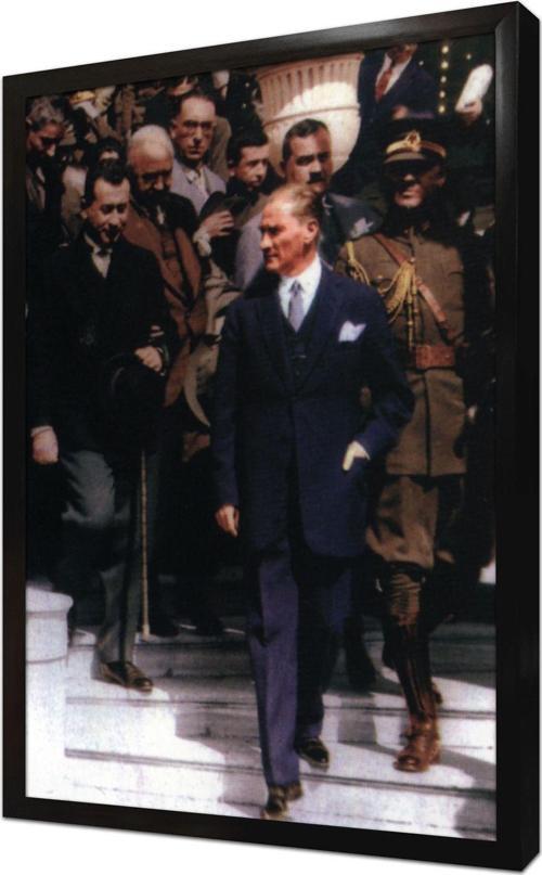 Atatürk Merdivenlerden Inerken Çerçeveli Mdf Tablo