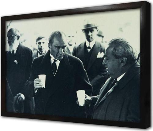 Atatürk Ayran Içerken Çerçeveli Mdf Tablo