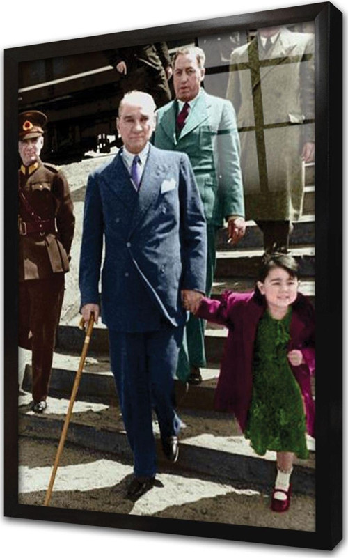 Atatürk Ve Ülkü Hanım Çocukken Çerçeveli Cam Tablo