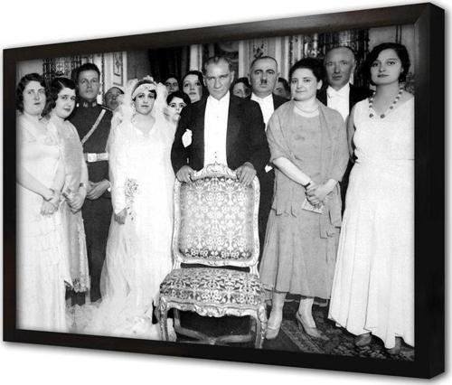 Atatürk 5 Aralık Kadın Hakları Günü Çerçeveli Cam Tablo
