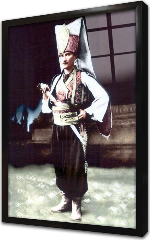 Atatürk Yeniçeri Kıyafetiyle Çerçeveli Cam Tablo