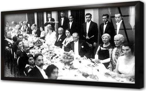 Atatürk Yemek Masasında Çerçeveli Cam Tablo