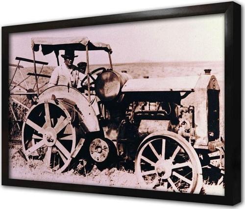 Atatürk Traktör Kullanırken Çerçeveli Cam Tablo