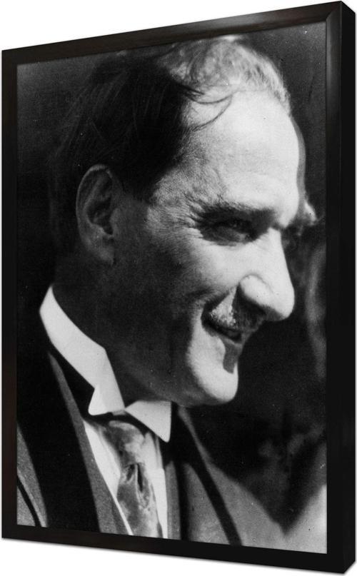 Siyah Beyaz Atatürk Gülerken Portresi Çerçeveli Cam Tablo