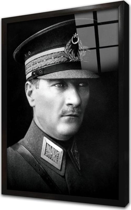 Askeri Kıyafetiyle Genç Atatürk Çerçeveli Cam Tablo