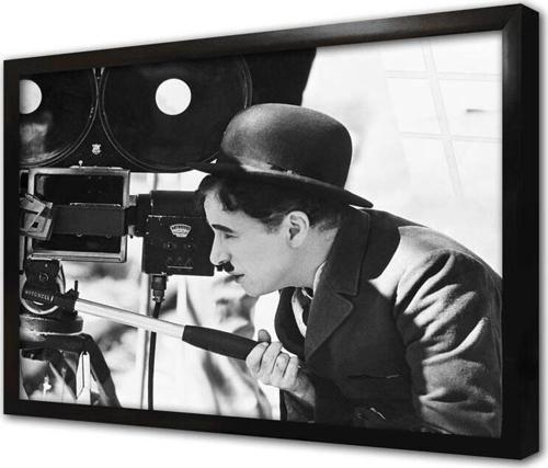 Siyah Beyaz Charlie Chaplin Çerçeveli Cam Tablo