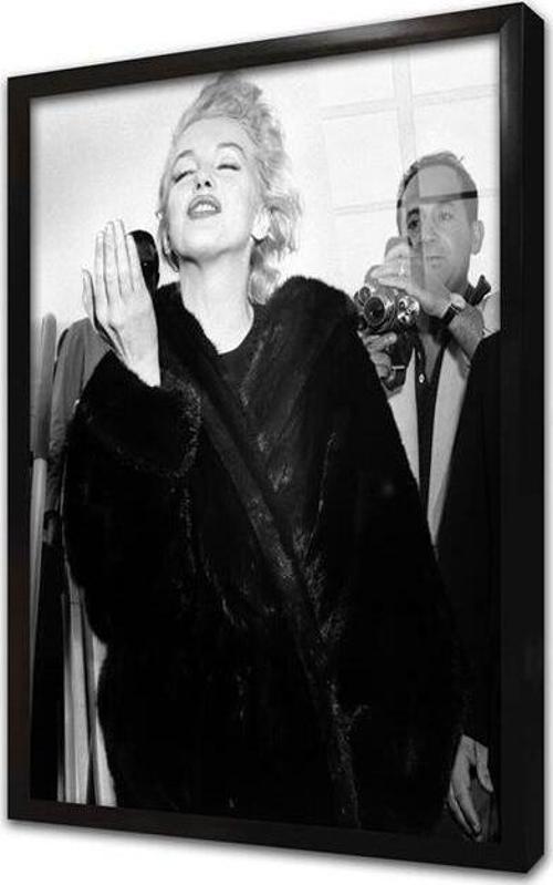 Marliyn Monroe Kürkü Ile Siyah Beyaz Çerçeveli Cam Tablo