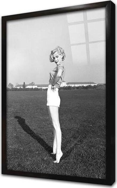 Marliyn Monroe Beyaz Şortuyla Çekilmiş Çerçeveli Cam Tablo