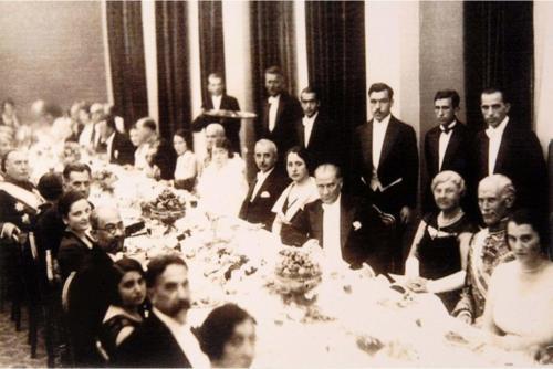 Atatürk Liderlerle Yemek Masasında Sepya Kanvas Tablo 20x30 cm 20x30 cm