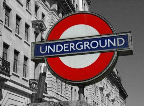 Londra Underground Metro Durağı Kanvas Tablo 30x40 cm 30x40 cm