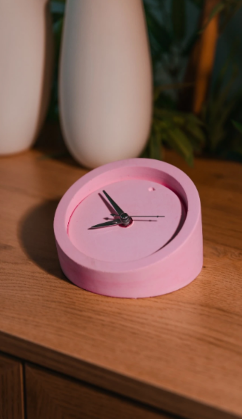 "Monolit" Beton Masa Saati - Pembe