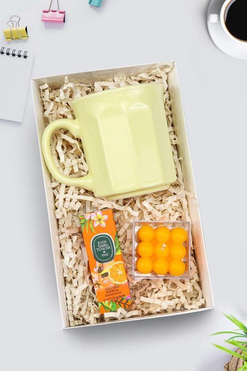 Modern Sarı Kupa & Eyüp Sabri Tuncer Mini Kolonya & Özel Kutulu Bubble Mum Hediye Seti