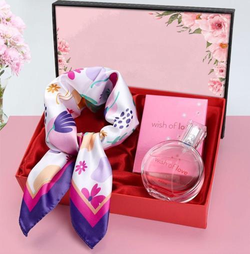 Özel Kutulu Wish Of Love Parfüm & Tasarım Fular Hediye Seti