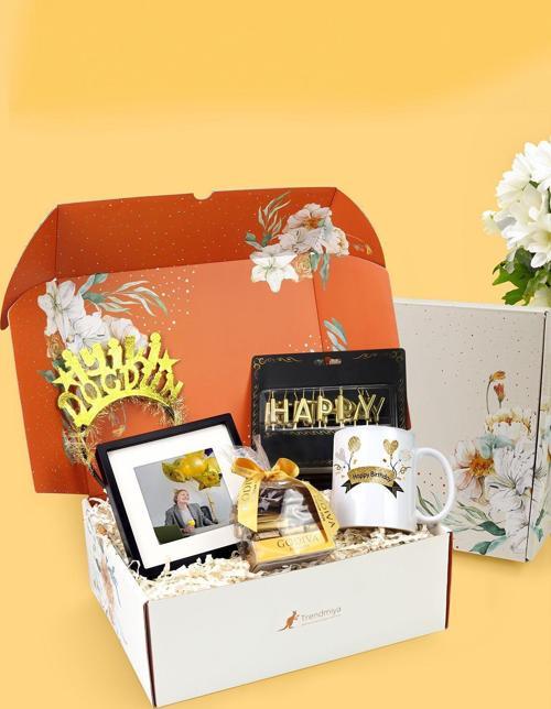 Doğum Gününe Özel Kupa & Harf Mum & İyi Ki Doğdun Taç & Çerçeve & Godiva Napoliten Çikolata