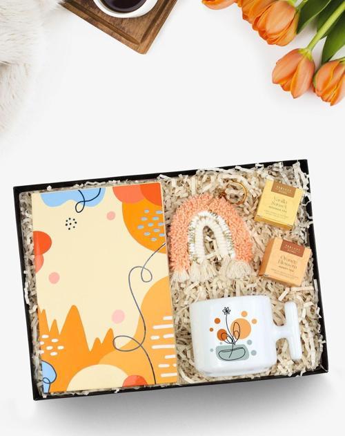 Turuncu Tasarım Defter & T Kupa & 2'Li Teashop Bitki Çayı & Gökkuşağı Anahtarlık Hediye Seti