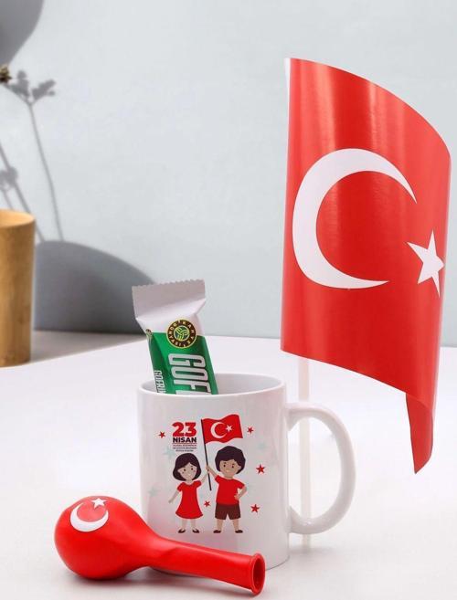 23 Nisan'A Özel Türk Bayrağı & Tasarım Kupa & Türk Bayrağı & Balon & Gofrik Hediye Seti