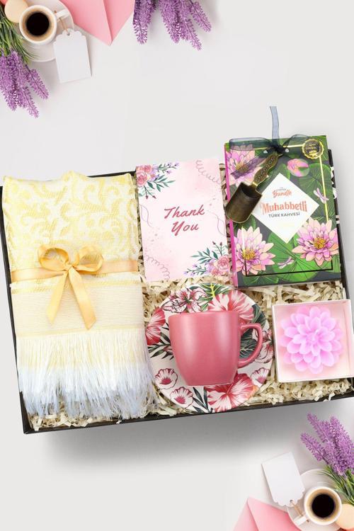 Seccade & Türk Kahvesi Fincanı & Lotus Mum & Muhabbetli Türk Kahvesi Hediye Seti