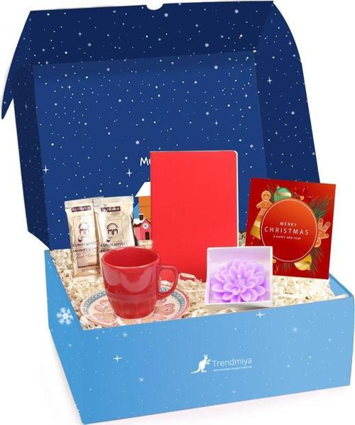 Yılbaşına Özel Kutusunda Kırmızı Türk Kahvesi Fincanı & 2'Li Türk Kahvesi & Defter & Mum Hediye Seti