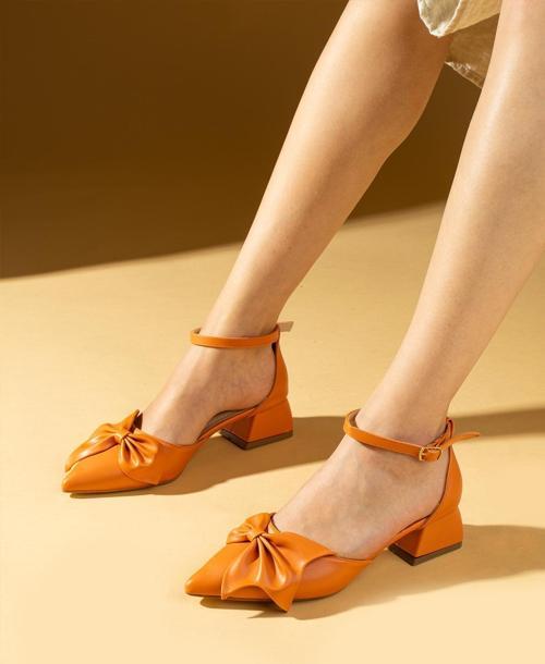 Fiyonk Detaylı Sivri Burun Kadın Babet 64-002-24