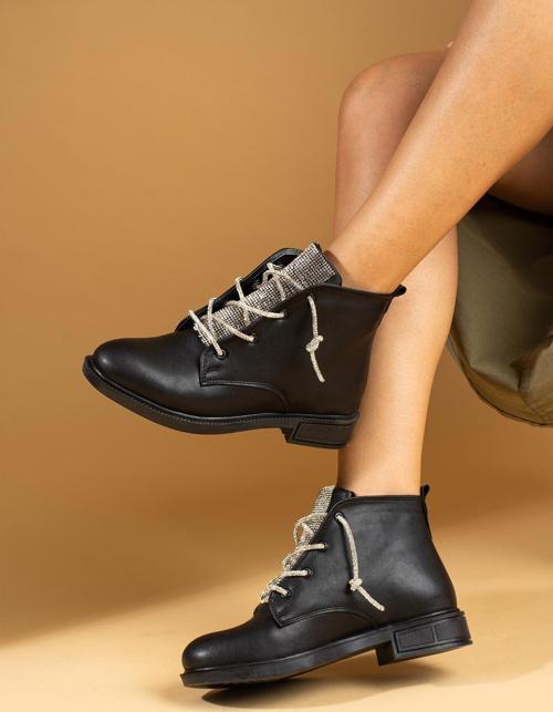 İnce Parlak Taşlı Sıcak Astar Comfort Taban Bağcıklı Kadın Bot 57-205-24