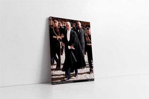 Atatürk Açılış Nutku Için Meclise Gelirken Kanvas Tablo