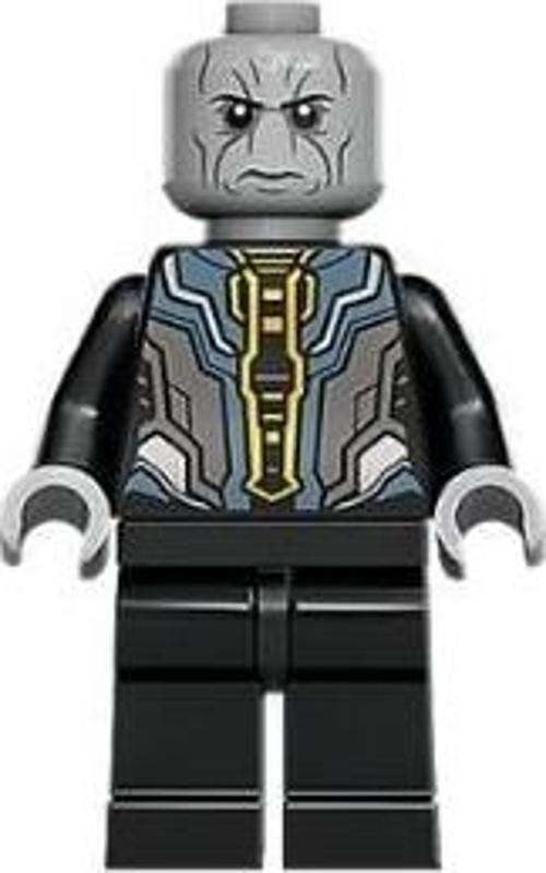 Minifigür Sh827 Ebony Maw - Light Bluish Gray Head +6 Yaş (1 Parça)
