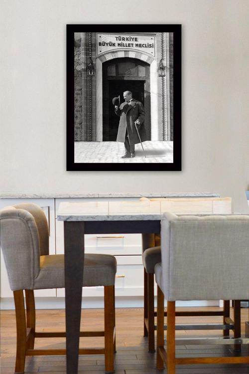Siyah Çerçeveli Atatürk Tablosu 40 cm x 55 cm