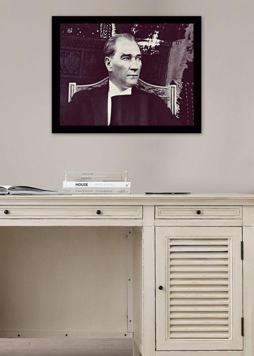 Siyah Çerçeveli Atatürk Tablosu 40 cm x 55 cm