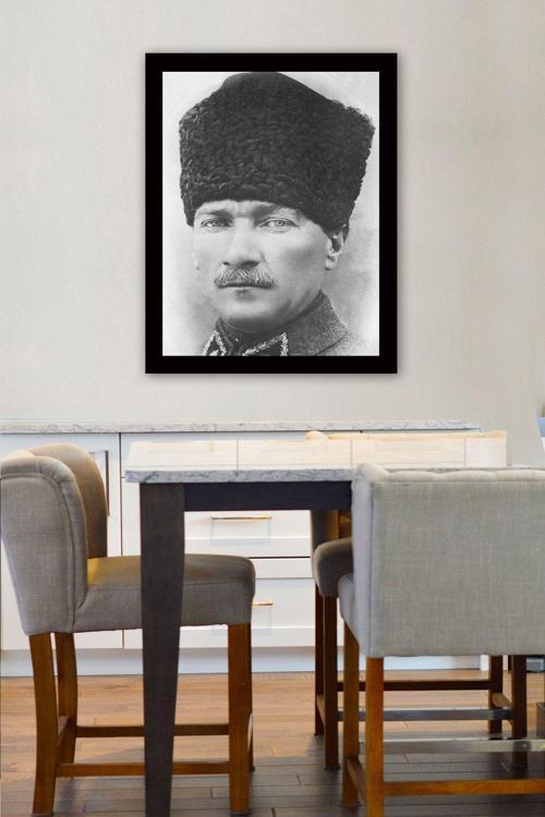 Siyah Çerçeveli Atatürk Tablosu 40 cm x 55 cm