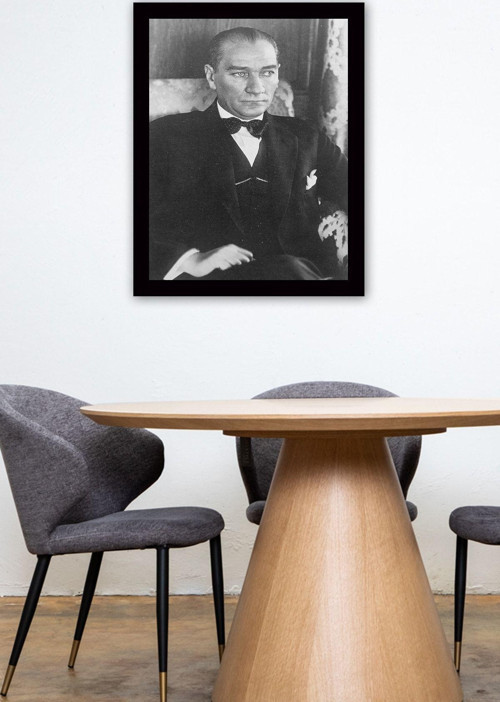 Siyah Çerçeveli Atatürk Tablosu 55 cm x 75 cm