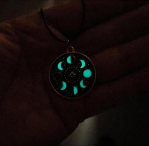 Fosforlu Neon Karanlıkta Parlayan Ay Evreleri Burç Metal Kolye