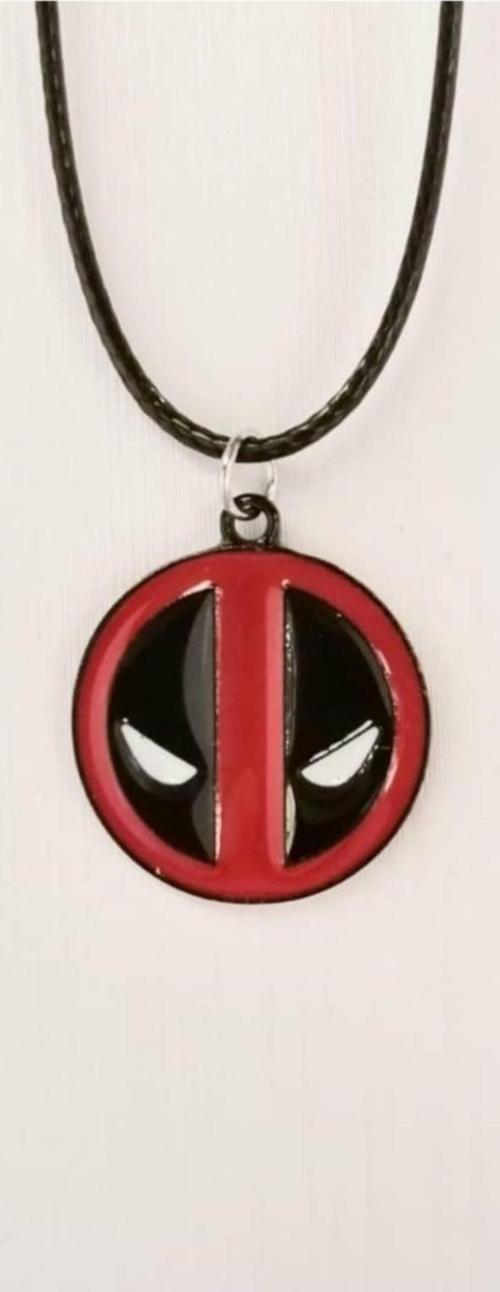 Marvel Deadpool Kolye Hediyelik Şık Aksesuar Kahraman Kolyesi