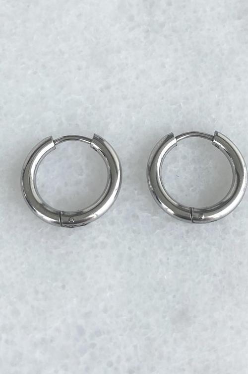 Gümüş Renk Orta Boy Unisex Küpe Hediyelik Trend Şık Küpe