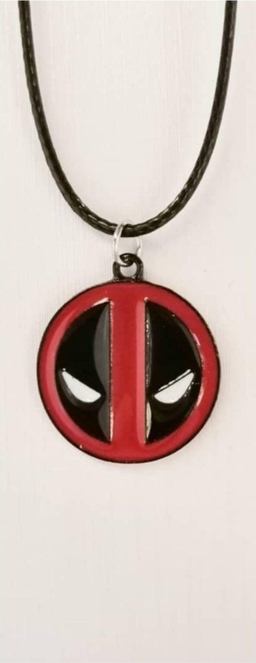 Marvel Deadpool Kolye Hediyelik Şık Aksesuar Kahraman Kolyesi