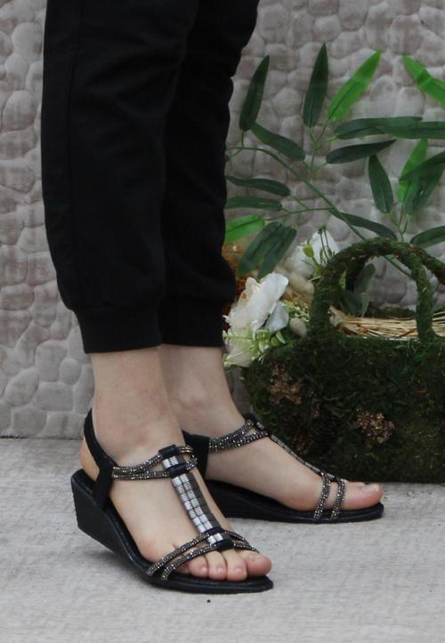 Guja 24Y145-1 Anatomik Rahat Kaymaz Taban Taşlı Kadın Sandalet