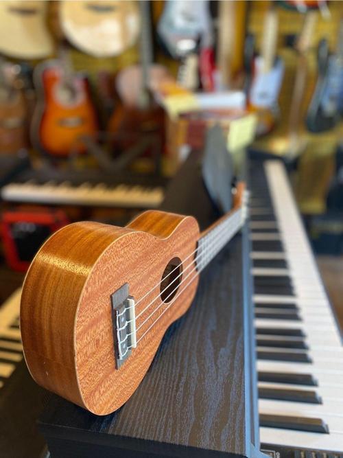 Puka Maun Ağacı Soprano Ukulele Kılıf Pena