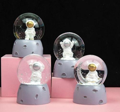 Mini Işıklı Astronot Kar Küresi