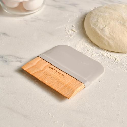 x Refika Gadgets Çift Taraflı Ahşap Hamur Kazıyıcı