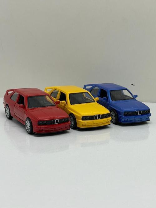 Bmw E30 Kırmızı-Mavi-Sarı 3'Lü Set  Metal Çek Bırak Işıklı Sesli  Diest Car 1:36 Ölçek Oyuncak