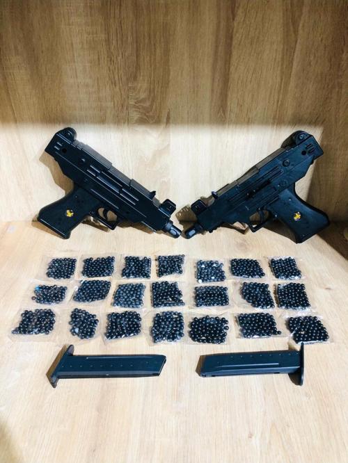 Boncuklu 2 Adet Uzi Silah + 21 Paket Mermi