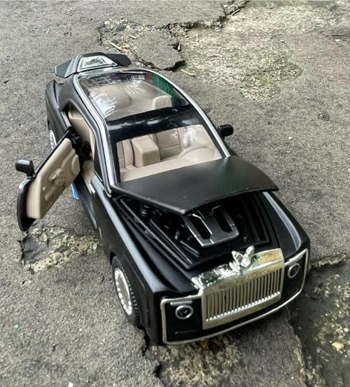 Rolls Royce Sweptail 1:36 Ölçek Sesli Ve Işıklı Metal Çek Bırak Oyuncak Araba