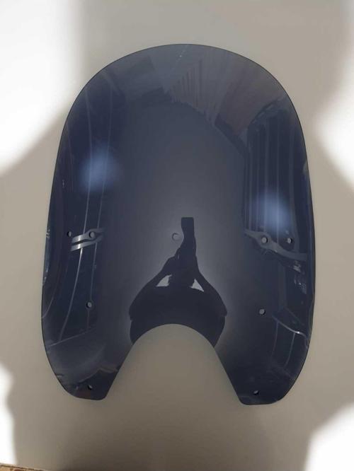 Harley Davidson Fatboy Siperlik Ön Cam 2000-18 Model 63cm Açıkfüme Renkli 4mm APARATSIZDIR