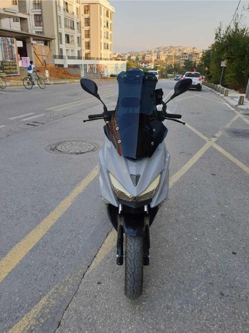 Motolüx Mtx 125 Siperlik Ön Cam 2022 2024 Model 65cm Siyah Renkli 4mm ORTA BOYLU CAM