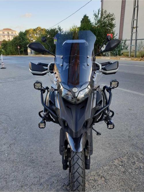Benelli TRK 502 X Siperlik Ön Cam 2017 2024 Model 54cm Açıkfüme Renkli 4mm UZUN CAM
