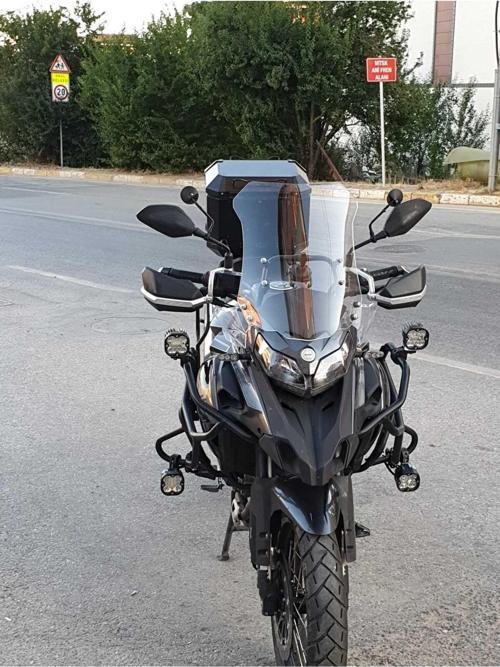 Benelli TRK 502 X Siperlik Ön Cam 2017 2024 Model 54cm Şeffaf Renkli 4mm UZUN CAM