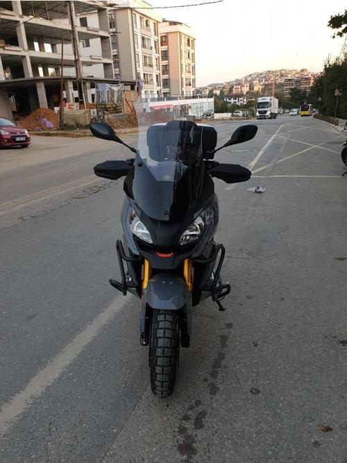 Peugeot Xp 400 Siperlik Ön Cam 2023 2024 Model 55cm Şeffaf Renkli 4mm KISA SPOR CAM