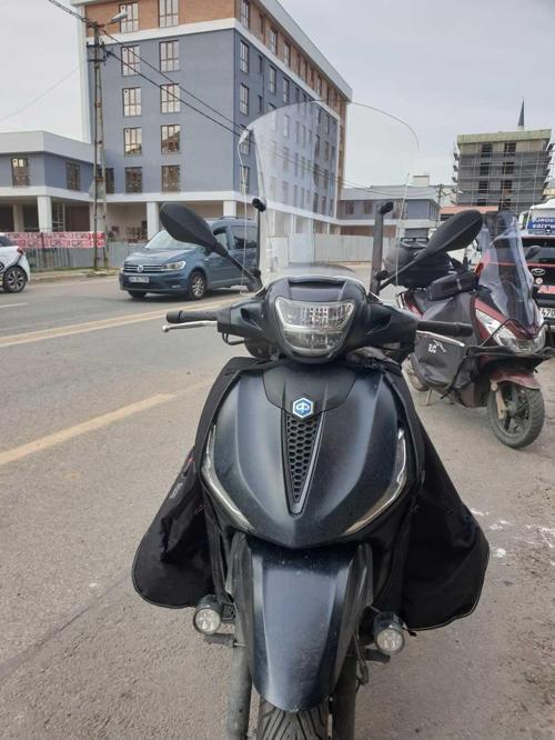 Piaggio Beverlys 400 Siperlik Ön Cam 2021 2024 Model 44cm Şeffaf Renkli 4mm