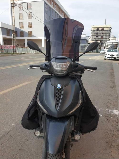 Piaggio Beverlys 400 Siperlik Ön Cam 2021 2024 Model 44cm Siyah Renkli 4mm
