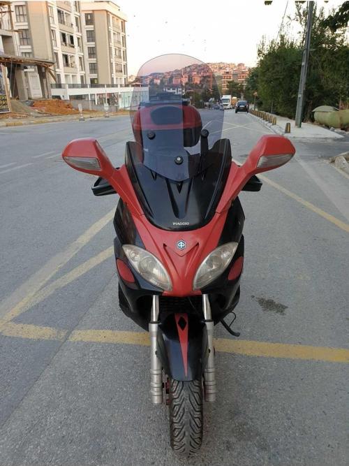 Piaggio X9 Siperlik Ön Cam 2004 2007 Model 49cm Açıkfüme Renkli 4mm ORTA BOYLU CAM